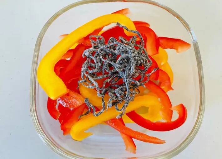 真似したくなるパプリカの食べ方　振るだけでできる簡単副菜レシピ