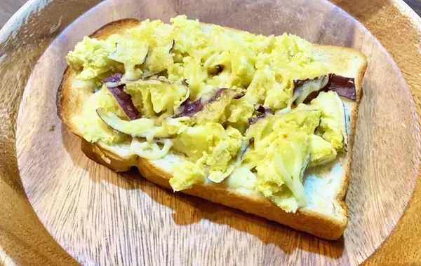 「食パンが化けた！　バターを塗らない食べ方に「うまい！」「忙しい朝にピッタリ」」の画像