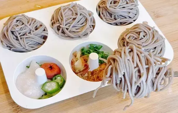 「ダイソーのドーナツ型（220円）は夏に絶対買うべき！　面倒な「作り置き」が一気に6個できちゃう」の画像