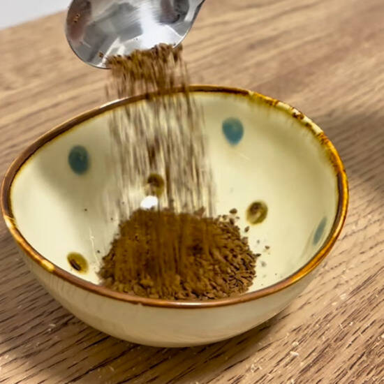 プリンにかけたら大正解！　思わぬ裏技に「コレ好きなやつ」「早速作った」