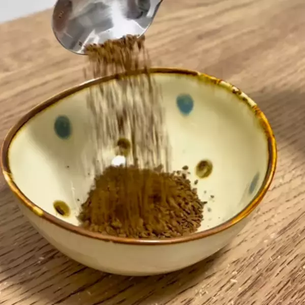 「プリンにかけたら大正解！　思わぬ裏技に「コレ好きなやつ」「早速作った」」の画像