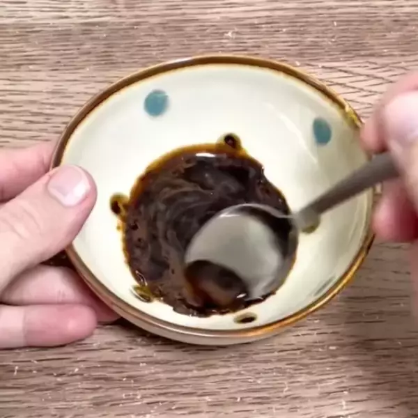 「プリンにかけたら大正解！　思わぬ裏技に「コレ好きなやつ」「早速作った」」の画像