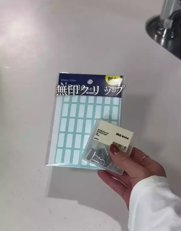 「ボックスを並べて仕切るだけ？　冷凍庫が変わる収納ワザに「すっきりした」「感動した」」の画像