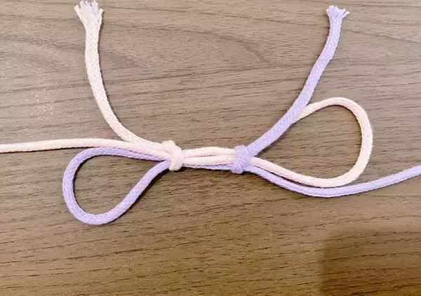 「脱ぎ履きも調整も楽！　警視庁おすすめ＆SNSで話題の結び方を検証」の画像