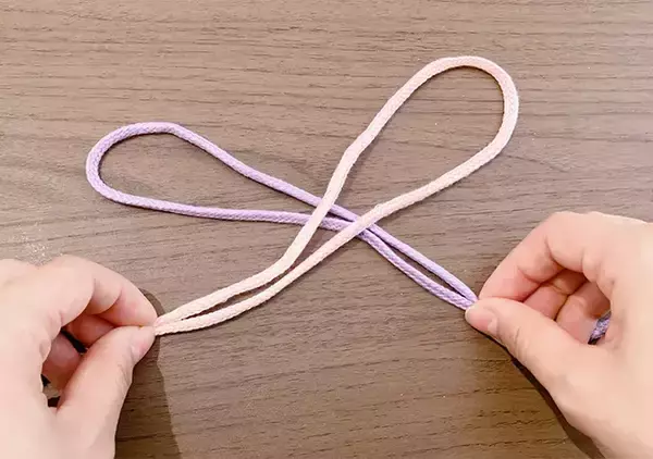 「脱ぎ履きも調整も楽！　警視庁おすすめ＆SNSで話題の結び方を検証」の画像