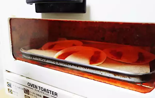 「餃子の皮が化けた！　意外な食べ方に「子供がおかわり」「簡単！」【おやつレシピ】」の画像