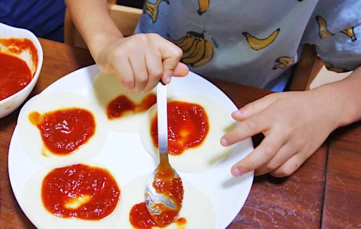 餃子の皮が化けた！　意外な食べ方に「子供がおかわり」「簡単！」【おやつレシピ】