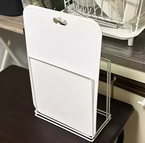 「100均で買った『ワイヤーふきんかけ』　じゃない使い方に「まるで専用のアイテムみたい」」の画像