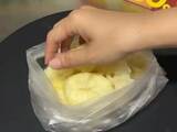 「ジャガイモを『袋』に入れてモミモミ　完成品に「意外すぎる」「想像以上だった」」の画像1