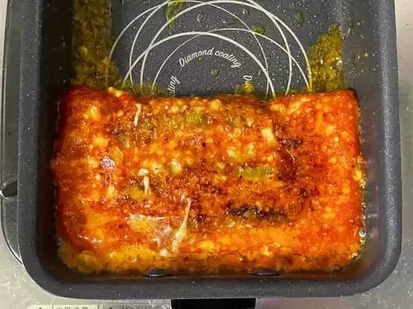 玉子焼き器で焼いたのは『卵』ではなく…　カリカリチーズが病みつきになる一品に「食べる手が止まらない」