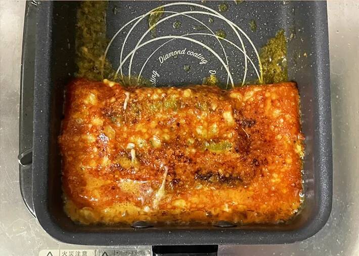 玉子焼き器で焼いたのは『卵』ではなく…　カリカリチーズが病みつきになる一品に「食べる手が止まらない」