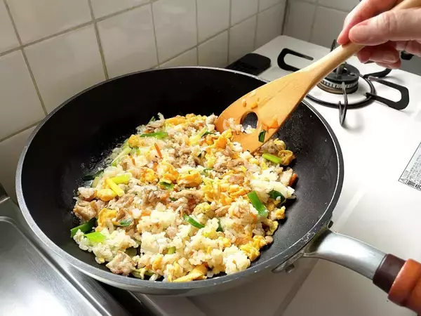 炒める前に『大さじ1杯』混ぜるだけ　「また食べたい！」と家族が絶賛した裏ワザ【調理術4選】