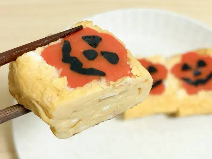 玉子焼きに『6枚』入れてみて！　インパクトある見た目に「弁当に入れたら盛り上がる」