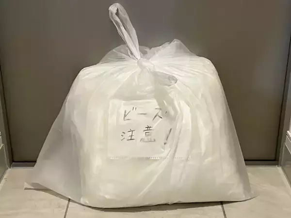 「クッションに入った1mmのビーズ　ゴミ収集時の『破裂』を防ぐ正しい捨て方【明石市に聞いた】」の画像