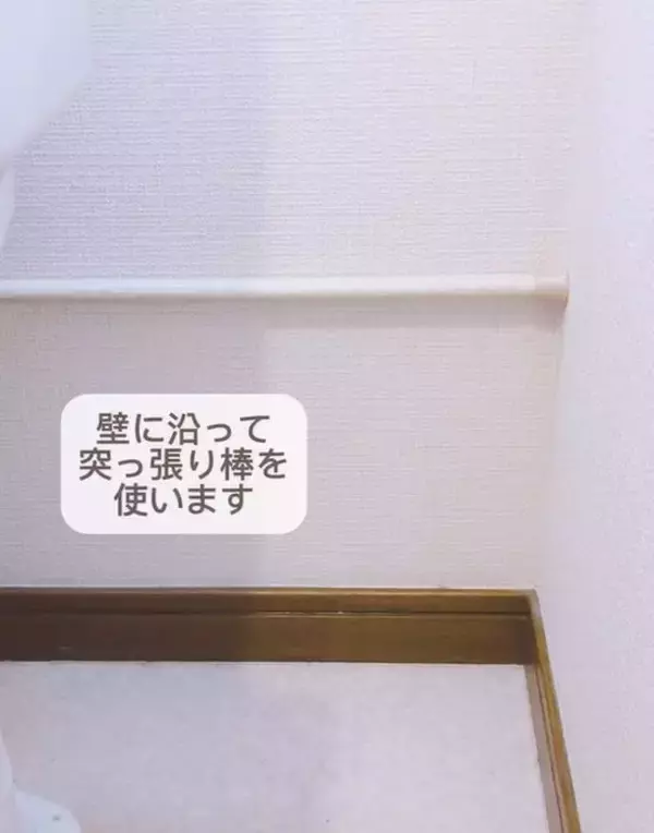 「便器奥のデッドスペースが棚に？　収納アイデアに「思い付かなかった」「感動した」」の画像