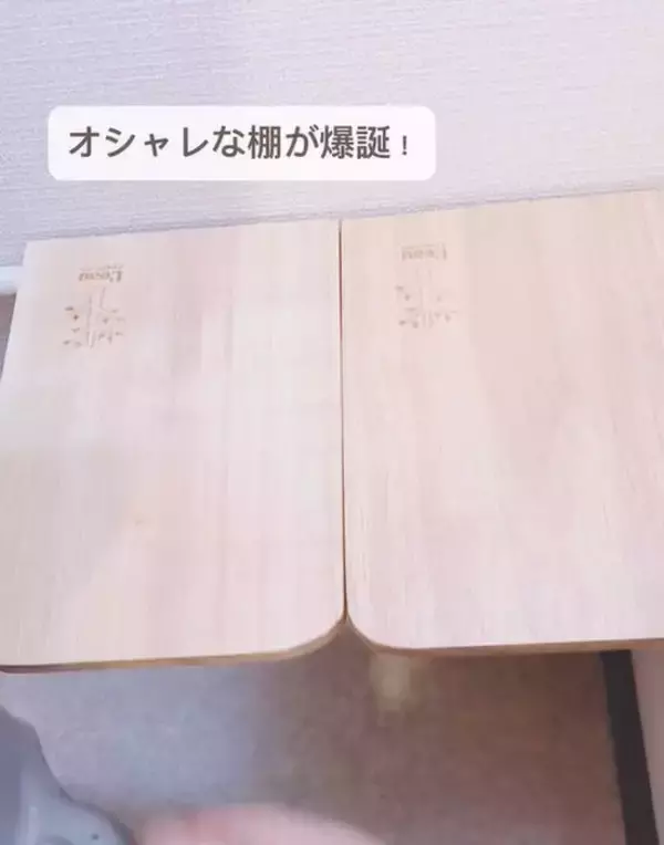 「便器奥のデッドスペースが棚に？　収納アイデアに「思い付かなかった」「感動した」」の画像