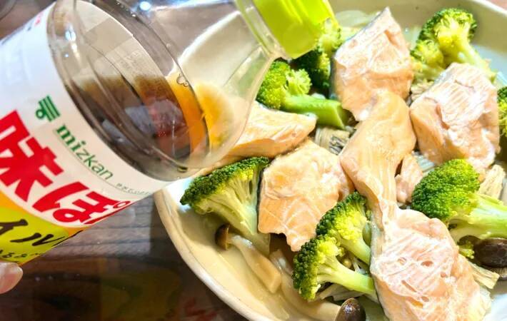 『鮭と野菜とキノコ』をバターぽん酢で…　レンチン6分の一皿に「最高！」「また作って」