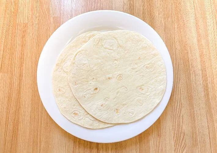 フライパン1つで『アメリカの朝ご飯』ウインナーと玉子を巻いたのは？「食べやすくておいしい」「ケチャップと合う」
