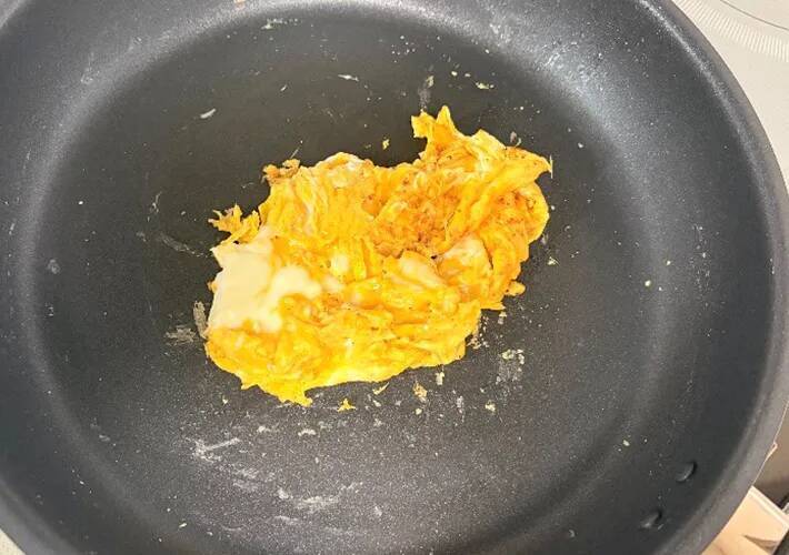 フライパン1つで『アメリカの朝ご飯』ウインナーと玉子を巻いたのは？「食べやすくておいしい」「ケチャップと合う」