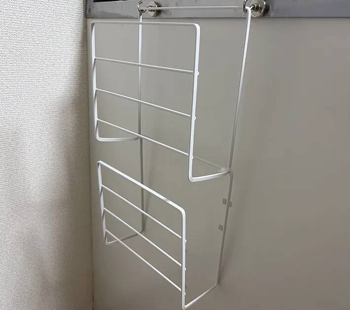 ディッシュラックに結束バンドを通して…　活用法に「一気に収納スペースが増えた」