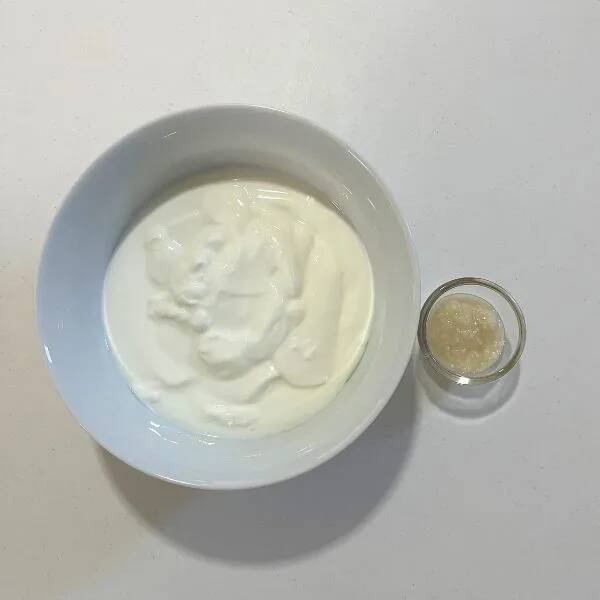 ヨーグルトに『塩こうじ』を混ぜると？　一晩置いた結果に「ビックリ」「早速試す」