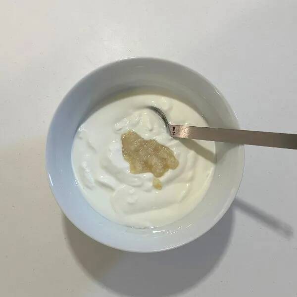 ヨーグルトに『塩こうじ』を混ぜると？　一晩置いた結果に「ビックリ」「早速試す」