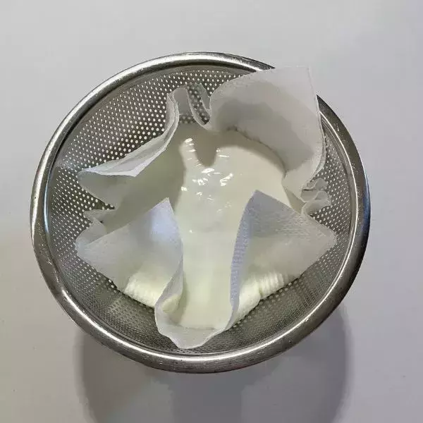 「ヨーグルトに『塩こうじ』を混ぜると？　一晩置いた結果に「ビックリ」「早速試す」」の画像