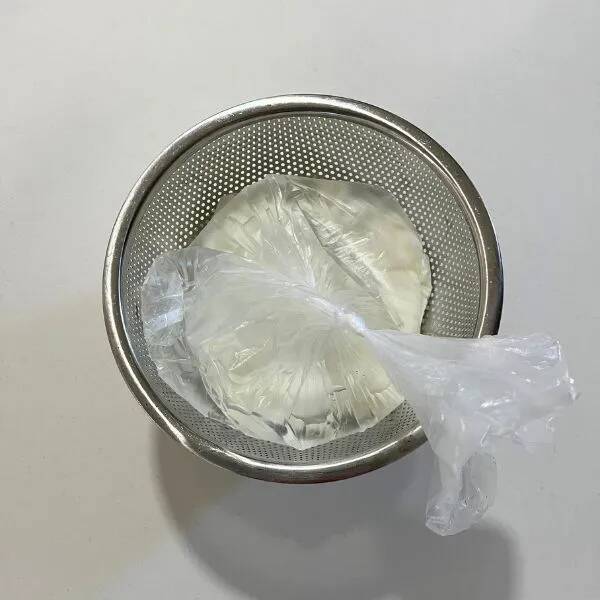 ヨーグルトに『塩こうじ』を混ぜると？　一晩置いた結果に「ビックリ」「早速試す」