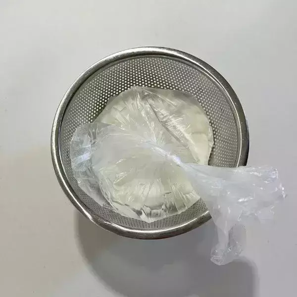 「ヨーグルトに『塩こうじ』を混ぜると？　一晩置いた結果に「ビックリ」「早速試す」」の画像