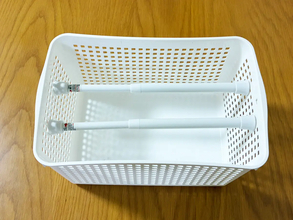 『短いつっぱり棒』はバスケットに使うのが正解　かゆいところに手が届く収納ライフハック