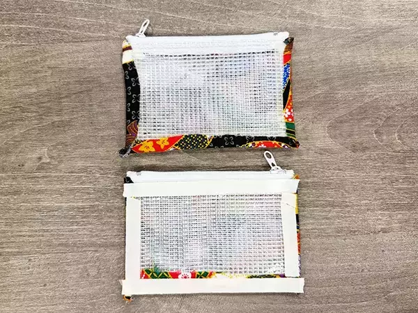 「糸も針も使わない！　余った100均ハギレで作る簡単ダブルポーチ」の画像