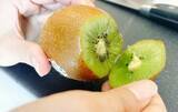 「『もったいない』が解決！　キウイのヘタの芯を簡単に取る方法に「無駄がない！」」の画像7