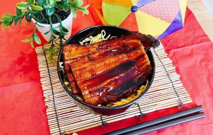 スーパーの『安いウナギ』はそのまま焼かない！　緑茶に入れて3分後…「驚いた」「フワフワで全然違う！」【土用の丑の日】