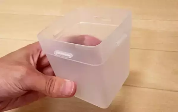 「ダイソーのくつした整理カップに「靴下は入れてない」　小物の整理がしやすくなる！部屋が片付く活用法がこちら」の画像