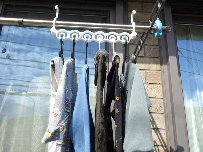 風で干した洗濯物がくっつく…　１００均のグッズで「もう吹っ飛ばない」