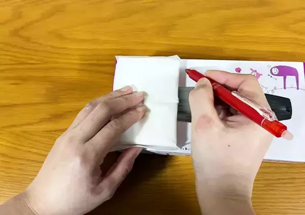 「【活用法】空のティッシュ箱をカットして…　できたものに「エコでお得！」」の画像