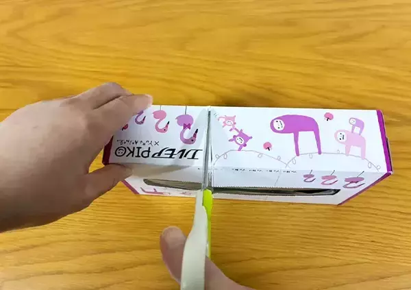 「【活用法】空のティッシュ箱をカットして…　できたものに「エコでお得！」」の画像