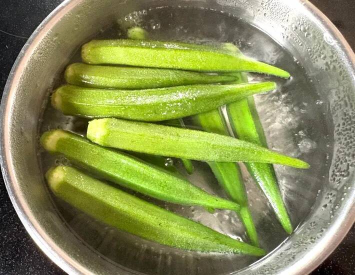 10分でできる『オクラとキムチの和え物』　食べた夫が「また作って！」