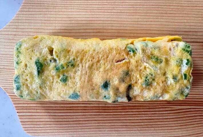 玉子焼きに『1個』刻んで入れてみて！　余りがちな具材に「彩りよし」「苦みも減った」