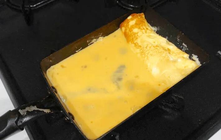 玉子焼きに『大さじ1杯ずつ』入れてみて！　砂糖なしでもしっとり甘くて「子供もパクパク」