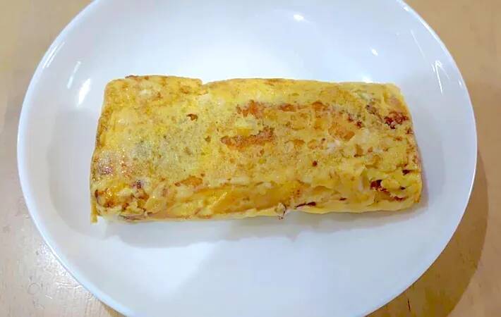 玉子焼きに『大さじ1杯ずつ』入れてみて！　砂糖なしでもしっとり甘くて「子供もパクパク」