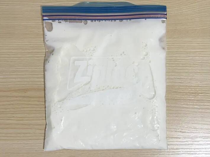 ジッパー袋で簡単シェイク！　材料3つ、揉んで冷凍庫へ入れたら…2時間後に「次々食べちゃう」