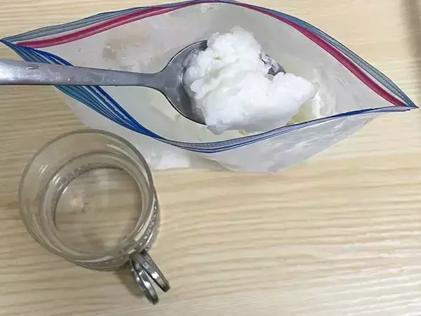 「ジッパー袋で簡単シェイク！　材料3つ、揉んで冷凍庫へ入れたら…2時間後に「次々食べちゃう」」の画像
