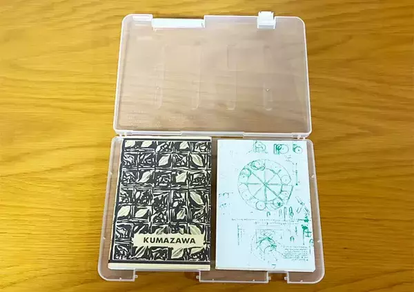 「ダイソーで買った『A5サイズのファイルケース』　意外と思いつかない使い道に「ぴったり収まる！」」の画像