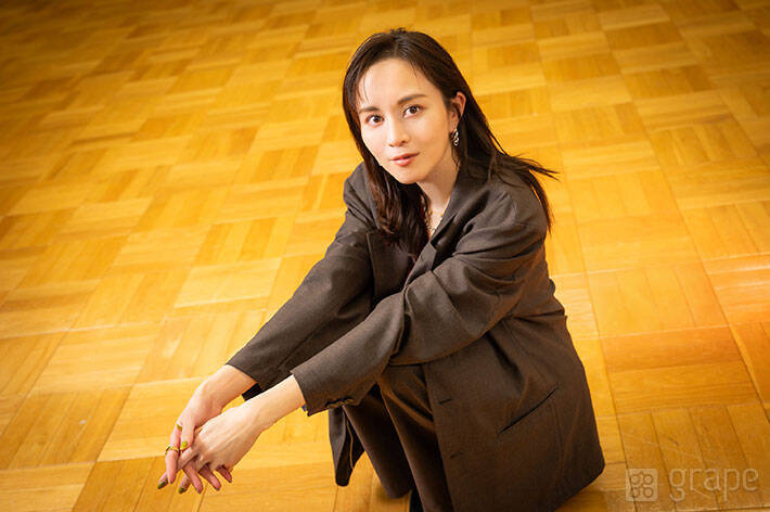 比嘉愛未「私にとって『ハッピーなハプニング』」　デビュー20年目の現在地を語る【インタビュー】