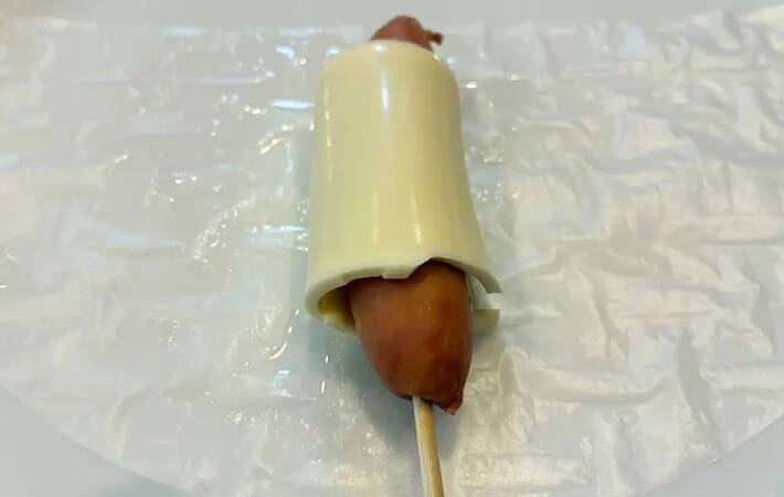 ウインナーそのまま焼くの、待った！　巻いて焼くだけ“簡単”おかず【レシピ】