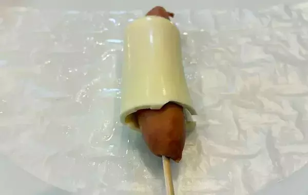 「ウインナーそのまま焼くの、待った！　巻いて焼くだけ“簡単”おかず【レシピ】」の画像