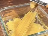 「お茶漬けの素が余ったら作って！　レンチン加熱で作る“簡単”パスタ【レシピ】」の画像1