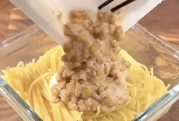 「お茶漬けの素が余ったら作って！　レンチン加熱で作る“簡単”パスタ【レシピ】」の画像