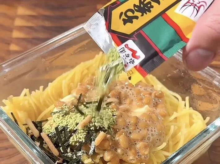 お茶漬けの素が余ったら作って！　レンチン加熱で作る“簡単”パスタ【レシピ】